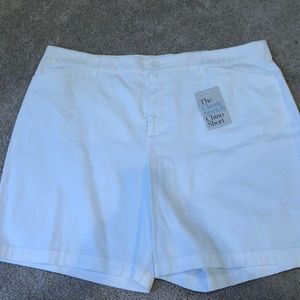 NWT women’s chino shorts by Croft & Borrow Sz 18 mid rise 7” inseam $30 retail